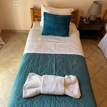 Christinas * Agios Petros (Lefkada)